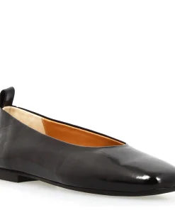 Ballerina artigianale da donna in pelle lucida colore nero